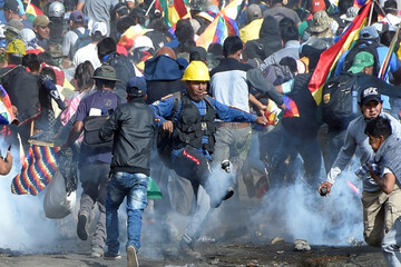 13 injured in clashes between Bolivian police, protesters