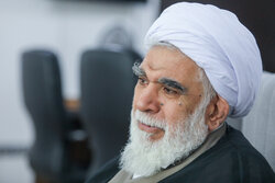 شاعران، حقیقت پیروزی‌ ما و جنایات دشمن را در تاریخ ماندگار کنند