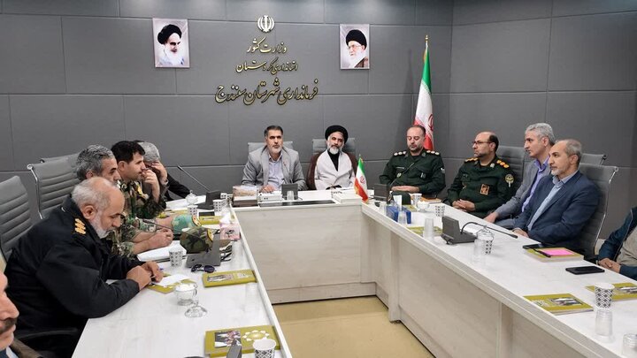 نظام اسلامی با پشتوانه رشادت نیروهای مسلح در برابر دشمن میایستد نظام اسلامی با پشتوانه رشادت نیروهای مسلح در برابر دشمن میایستد