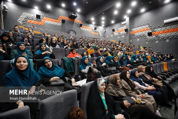 افتتاحیه و اکران فیلم سینمایی باغ کیانوش در همدان