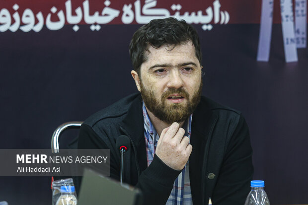 آئین رونمایی از تقریظ رهبر انقلاب بر کتاب ایستگاه خیابان روزولت آئین رونمایی از تقریظ رهبر انقلاب بر کتاب ایستگاه خیابان روزولت