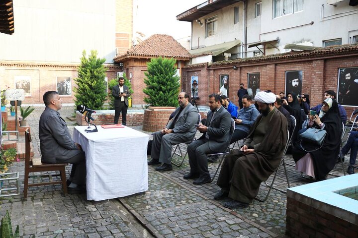 جوانان امروز در محاصره تبلیغاتی دشمن قرار دارند جوانان امروز در محاصره تبلیغاتی دشمن قرار دارند