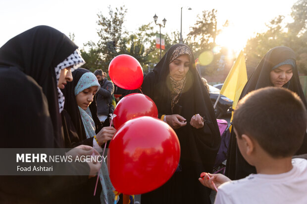 
Iranian women gather in front of UK embassy