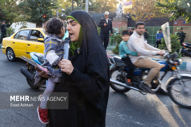 
Iranian women gather in front of UK embassy