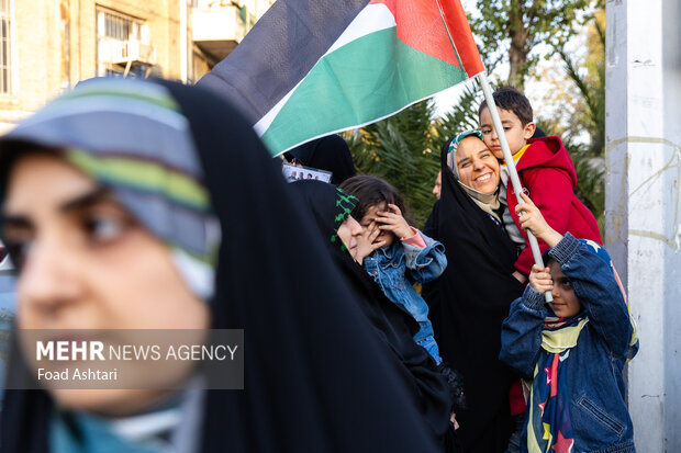 
Iranian women gather in front of UK embassy