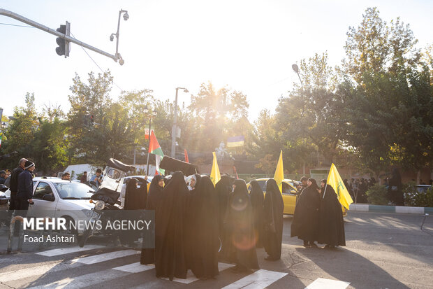 
Iranian women gather in front of UK embassy