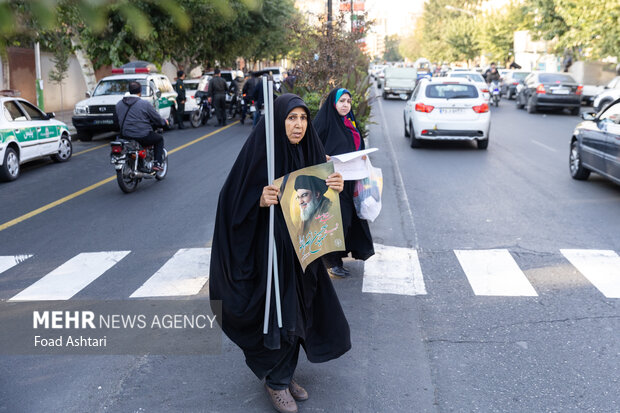 
Iranian women gather in front of UK embassy