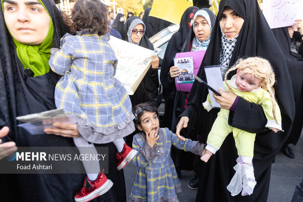 
Iranian women gather in front of UK embassy