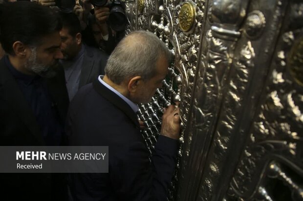 VIDEO: Pezeshkian in Hazrat Masumeh shrine