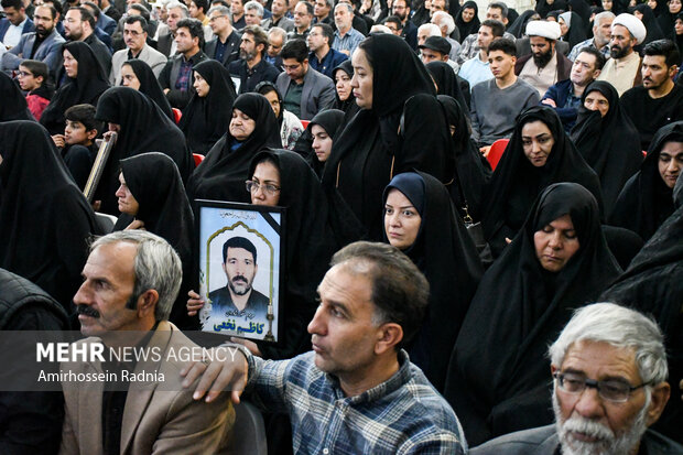 یادبود چهلمین روز درگذشت جان‌باختگان حادثه معدن طبس