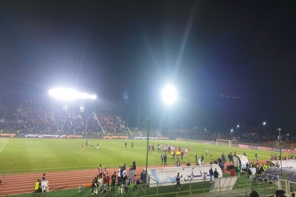 شعار تند هواداران علیه بازیکنان استقلال/ ناراضی از یک بازیکن خاص! شعار تند هواداران علیه بازیکنان استقلال/ ناراضی از یک بازیکن خاص!