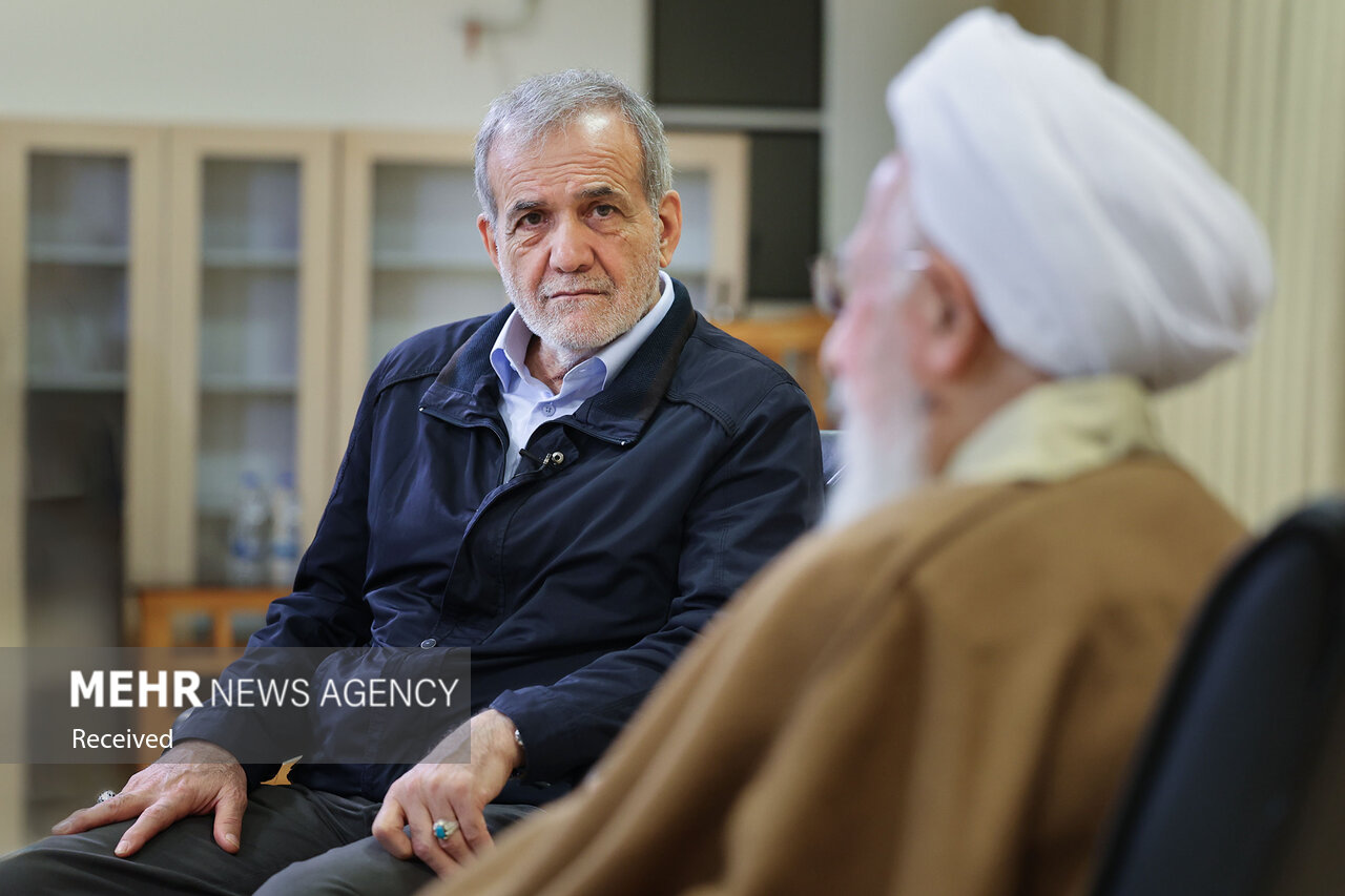 «مسعود پزشکیان» با آیت الله جوادی آملی دیدار و گفتوگو کرد+تصاویر «مسعود پزشکیان» با آیت الله جوادی آملی دیدار و گفتوگو کرد+تصاویر