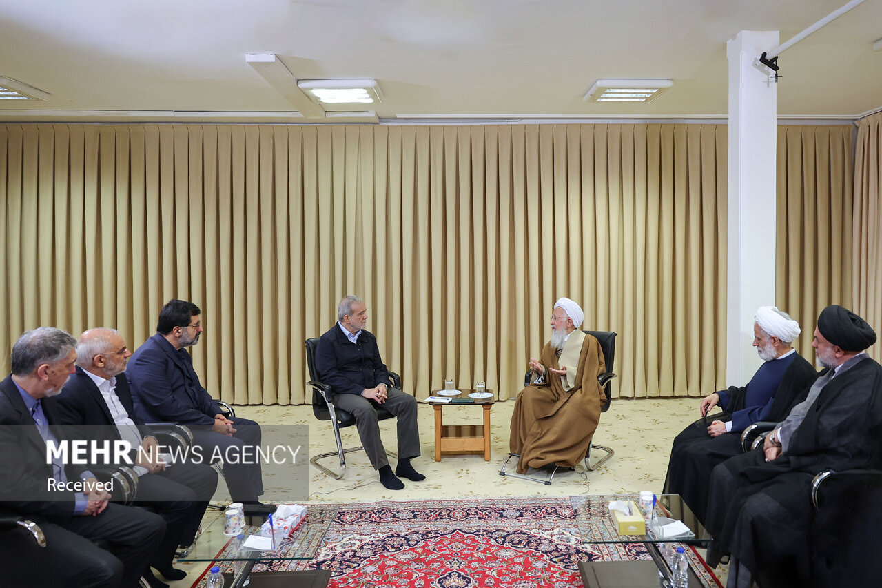 «مسعود پزشکیان» با آیت الله جوادی آملی دیدار و گفتوگو کرد+تصاویر «مسعود پزشکیان» با آیت الله جوادی آملی دیدار و گفتوگو کرد+تصاویر