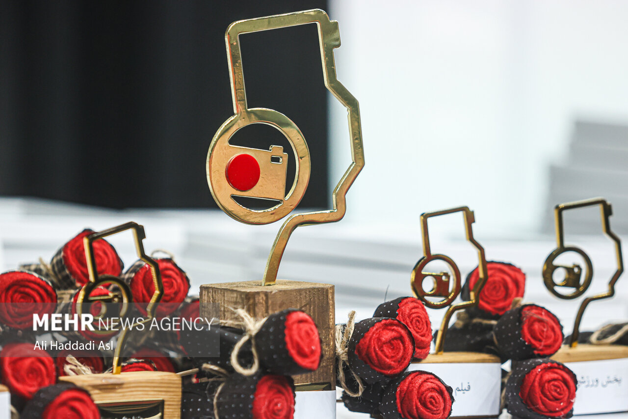 اسامی عکاسان منتخب هجدهمین دوره جشنواره عکس «دوربین.نت» منتشر شد. به گزارش خبرگزاری مهر، این جشنواره به عنوان یکی از رویدادهای مهم در عرصه عکاسی در ایران شناخته میشود. اسامی عکاسان منتخب هجدهمین دوره جشنواره عکس «دوربین.نت» منتشر شد. به گزارش خبرگزاری مهر، این جشنواره به عنوان یکی از رویدادهای مهم در عرصه عکاسی در ایران شناخته میشود.