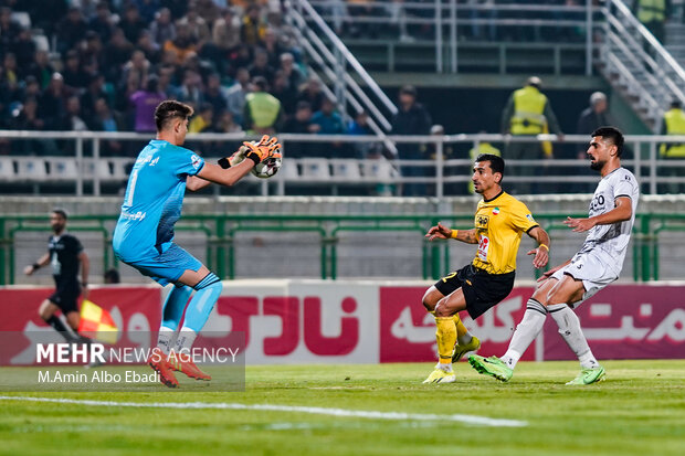 سپاهانیها منتظر استعفای مورایس بودند/ برخی مربیان مارکوپلو هستند