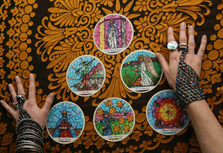 دعانویسانی که از روانشناسها مشاور ترند!/بازار داغ خرافات!