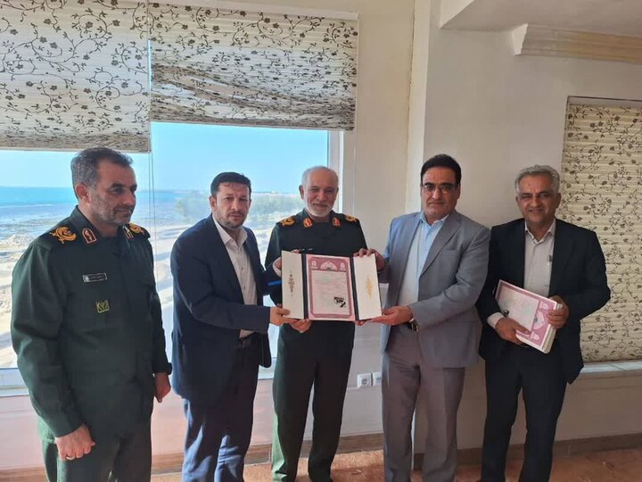 اسناد مالکیت ۱۸۰ هکتار از اراضی منطقه دوم دریایی تحویل داده شد اسناد مالکیت ۱۸۰ هکتار از اراضی منطقه دوم دریایی تحویل داده شد