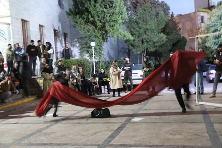 «چرا بمب این‌قدر درد داره؟» اجرا شد