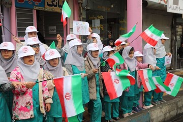 حضور دانش آموزان دشت عباس در راهپیمایی ۱۳ آبان ماه