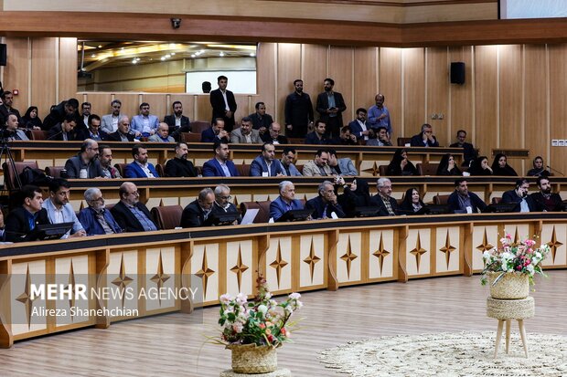 نشست نخبگان شاهد و ایثارگر در رشت