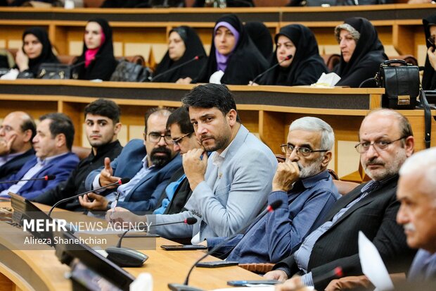 با حضور معاون رئیس جمهور نشست نخبگان شاهد و ایثارگر در گیلان برگزار شد