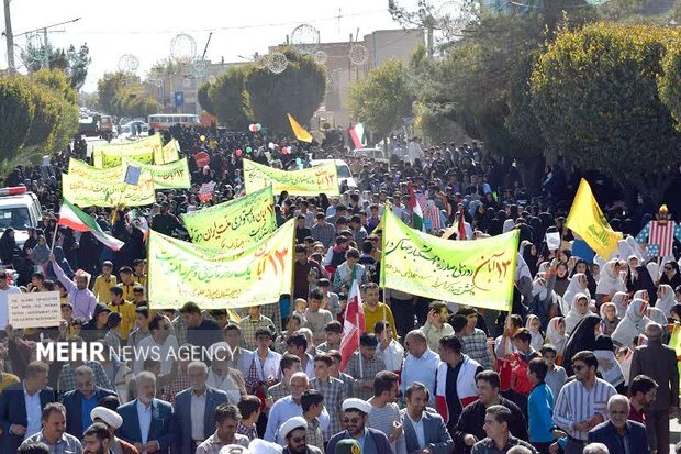 راهپیمایی یوم‌الله ۱۳ آبان در بهاباد برگزار شد