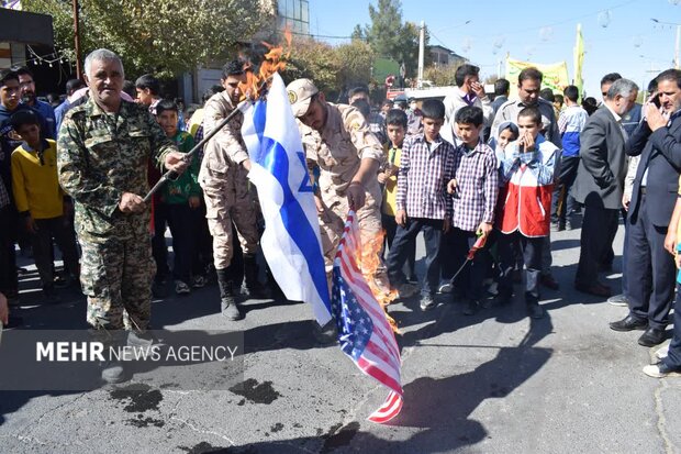 راهپیمایی یوم‌الله ۱۳ آبان در بهاباد برگزار شد