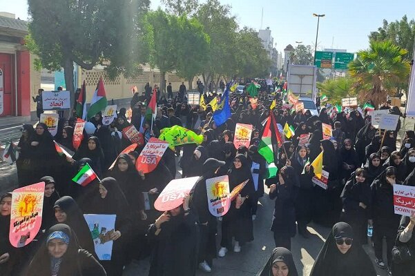 خلق حماسه در جوار خلیج فارس/ نمایش استکبارستیزی بوشهریها