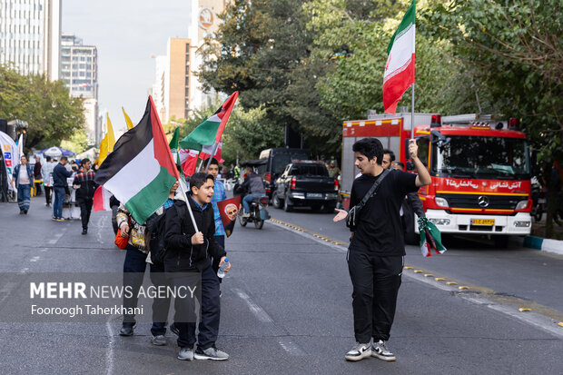 راهپیمایی یوم الله ۱۳ آبان در تهران 1