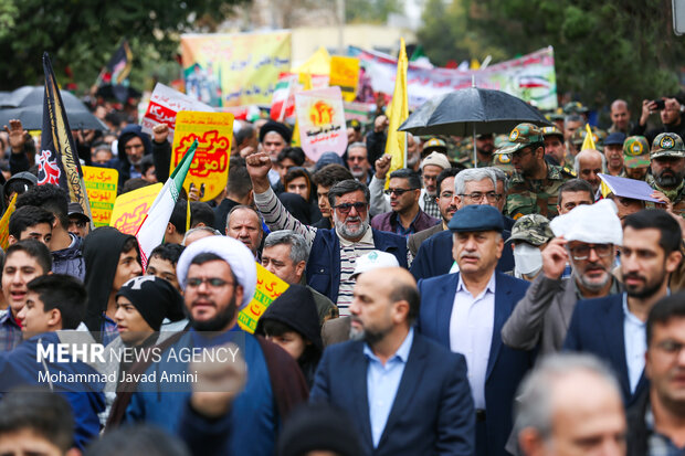 راهپیمایی یوم الله ۱۳ آبان در قزوین