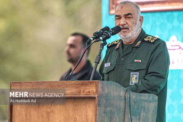 سردار سلامی: ما آموختهایم چگونه باید دشمنانمان را شکست دهیم سردار سلامی: ما آموختهایم چگونه باید دشمنانمان را شکست دهیم