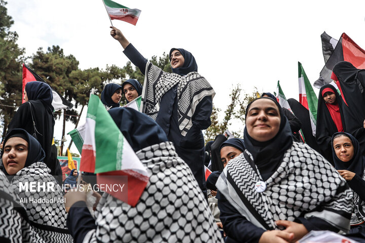 راهپیمایی یوم الله ۱۳ آبان در تهران