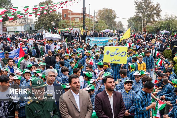 راهپیمایی یوم الله ۱۳ آبان در ورامین