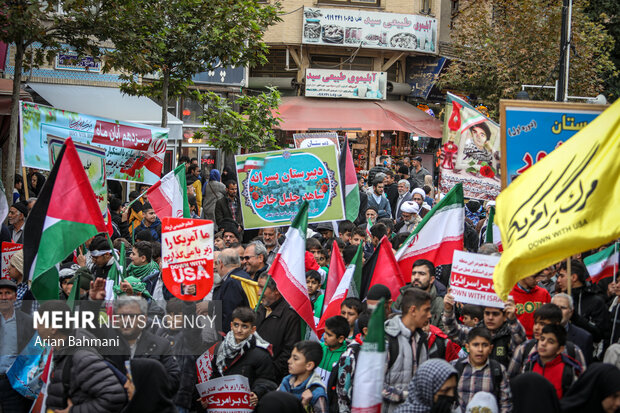 راهپیمایی ۱۳ آبان در نور