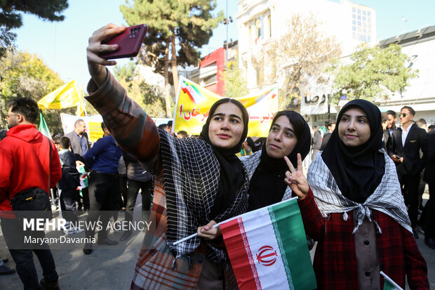 راهپیمایی یوم الله ۱۳ آبان در بجنورد