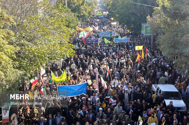 راهپیمایی یوم الله ۱۳ آبان در بجنورد