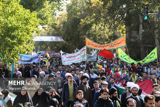 راهپیمایی یوم الله ۱۳ آبان در بجنورد