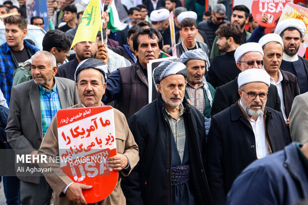 راهپیمایی یوم الله ۱۳ آبان در ارومیه