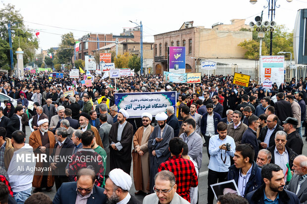 راهپیمایی یوم الله ۱۳ آبان در ارومیه