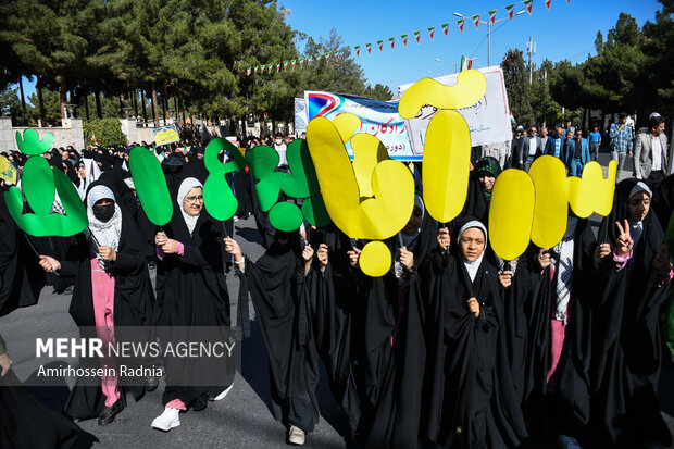 راهپیمایی یوم الله ۱۳ آبان در بیرجند