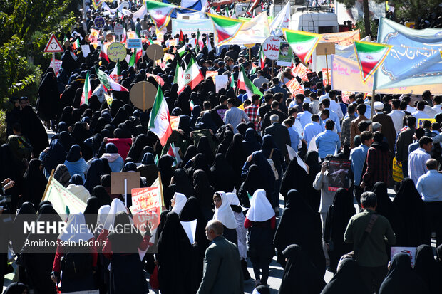 راهپیمایی یوم الله ۱۳ آبان در بیرجند