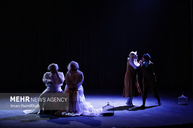 موفقیت گروه نمایشی یاس کبود در سومین جشنواره بینالمللی چند رسانه