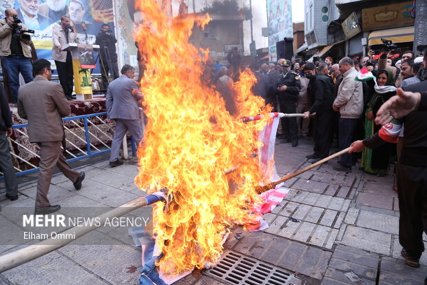 راهپیمایی یومالله ۱۳ آبان در شهرستان صحنه برگزار میشود راهپیمایی یومالله ۱۳ آبان در شهرستان صحنه برگزار میشود