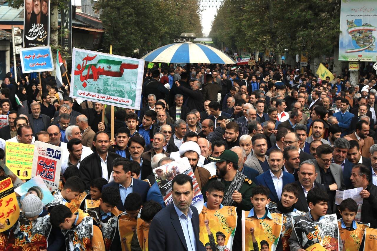 حضور فومنی‌ها در راهپیمایی یوم‌الله ۱۳ آبان