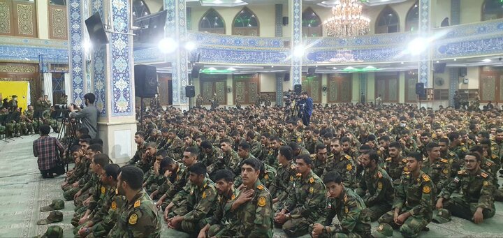 شیشه عمر استکبار جهانی زیر پای بچههای لبنان قرار گرفته است