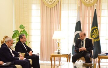 Pakistan's PM, Iranian FM discuss bilateral ties