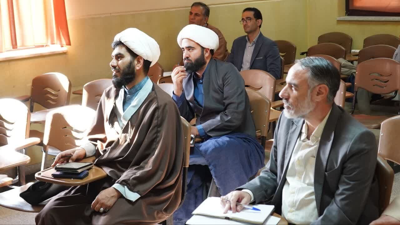 اولین روز دوره تربیت مربی راهنمای خانواده در همدان برگزار شد اولین روز دوره تربیت مربی راهنمای خانواده در همدان برگزار شد