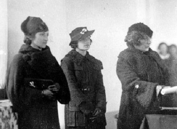 عدم رضایت رئیسالوزرا از میزان پیشرفت کشف حجاب در کاخک عدم رضایت رئیسالوزرا از میزان پیشرفت کشف حجاب در کاخک