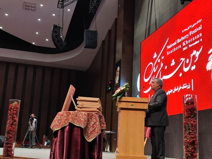 بار میکروبی مانع اصلی در صادرات زرشک است بار میکروبی مانع اصلی در صادرات زرشک است