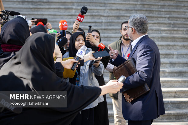 محمدرضا ظفرقندی وزیر بهداشت، درمان و آموزش پزشکی در حاشیه جلسه هیئت دولت